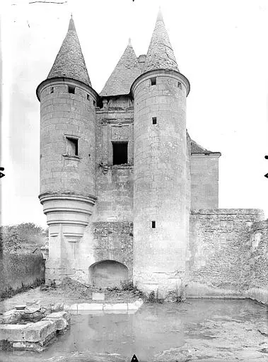 Picture of Castle - POP Plateforme Ouverte du Patrimoine / Base Mérimée - © Ministère de la Culture (France), Médiathèque du patrimoine et de la photographie, diffusion RMN-GP