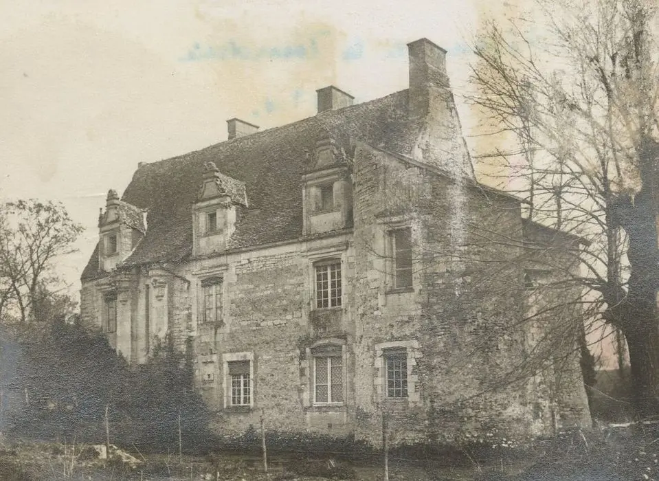 Picture of Château de la Tour-de-ry or Tourderie - POP Plateforme Ouverte du Patrimoine / Base Mérimée - © Ministère de la Culture (France), Médiathèque du patrimoine et de la photographie, tous droits réservés