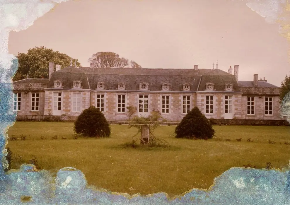 Picture of Building called the palace (also in the commune of Ligugé) - POP Plateforme Ouverte du Patrimoine / Base Mérimée - © Ministère de la Culture (France), Médiathèque du patrimoine et de la photographie, tous droits réservés