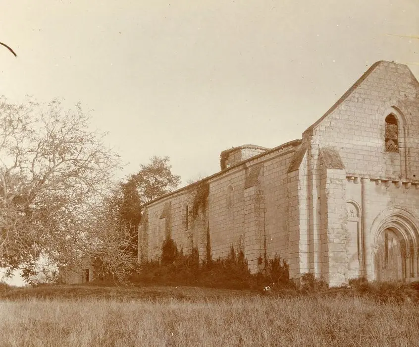 Picture of Remains of the Saint-Pierre church - POP Plateforme Ouverte du Patrimoine / Base Mérimée - © Ministère de la Culture (France), Médiathèque du patrimoine et de la photographie, tous droits réservés