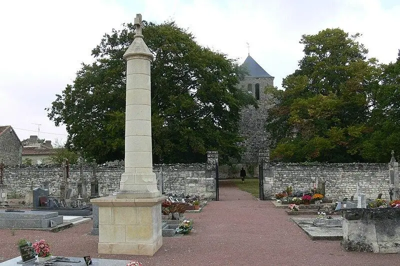 Picture of Cemetery cross - PèreForez - © Creative Commons (https://creativecommons.org/licenses/by-sa/4.0/deed.fr)