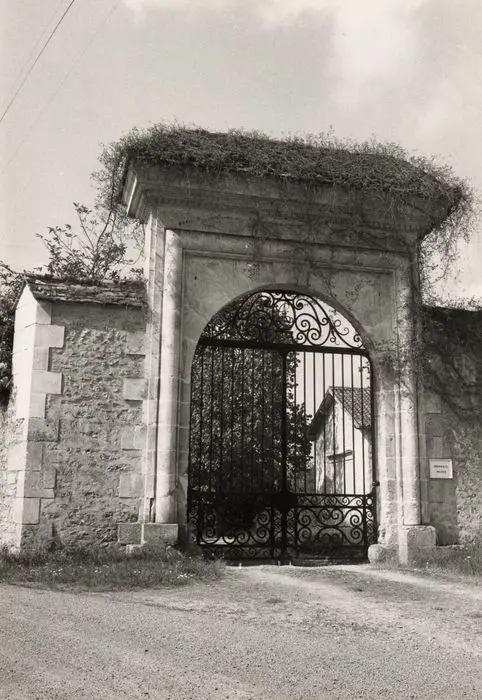 Picture of Château d'Aigne - POP Plateforme Ouverte du Patrimoine / Base Mérimée - © Ministère de la Culture (France), Médiathèque du patrimoine et de la photographie, tous droits réservés