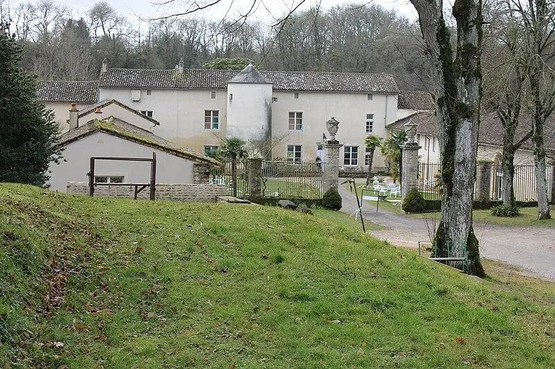Picture of Courtyard - Symac / Sylvain Machefert - © Creative Commons (https://creativecommons.org/licenses/by-sa/4.0/deed.fr)
