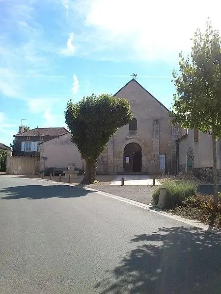 Picture of Saint-Hilaire Church - Ebbblue - © Creative Commons (https://creativecommons.org/licenses/by-sa/4.0/deed.fr)