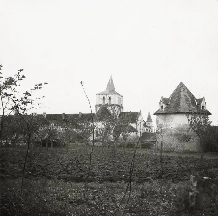 Picture of Former Notre-Dame priory - POP Plateforme Ouverte du Patrimoine / Base Mérimée - © Ministère de la Culture (France), Médiathèque du patrimoine et de la photographie, tous droits réservés
