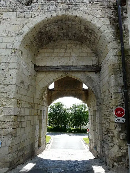 Picture of Martray door - Père Igor - © Creative Commons (https://creativecommons.org/licenses/by-sa/4.0/deed.fr)