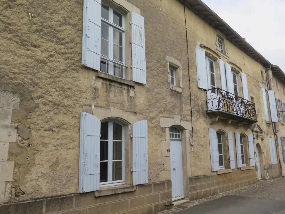 Foto von Haus des Gouverneurs - Sous licence Creative Commons (https://creativecommons.org/licenses/by-sa/4.0/deed.fr) - Par Juliofsanguino - © Creative Commons (https://creativecommons.org/licenses/by-sa/4.0/deed.fr)