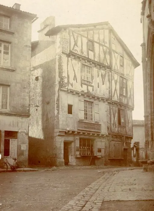 Foto von Holzseiten des 16. Jahrhunderts - POP Plateforme Ouverte du Patrimoine / Base Mérimée - © Ministère de la Culture (France), Médiathèque du patrimoine et de la photographie, tous droits réservés