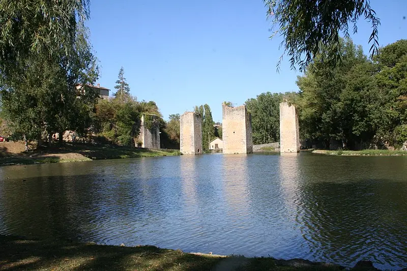Picture of Castle (old) - Mainlymazza - © Creative Commons (https://creativecommons.org/licenses/by-sa/4.0/deed.fr)