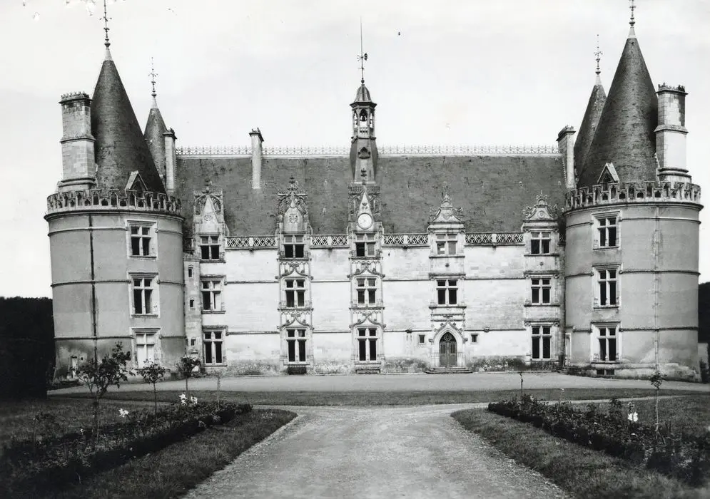 Foto di Castello di La Roche-Gençay - POP Plateforme Ouverte du Patrimoine / Base Mérimée - © Ministère de la Culture (France), Médiathèque du patrimoine et de la photographie, tous droits réservés