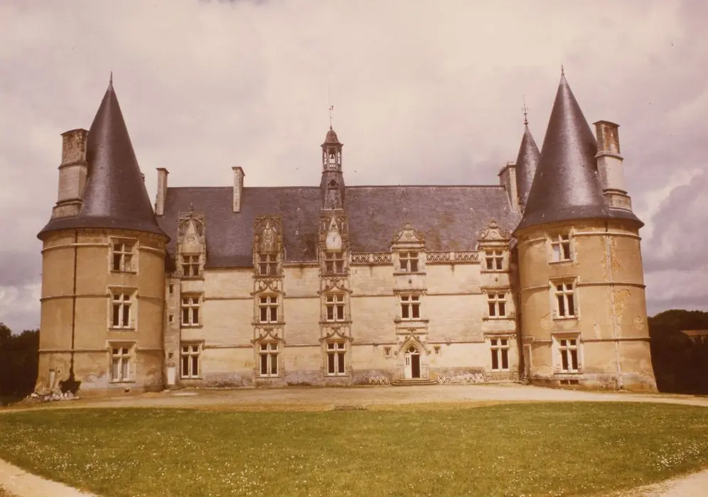 Foto di Castello di La Roche-Gençay - POP Plateforme Ouverte du Patrimoine / Base Mérimée - © Ministère de la Culture (France), Médiathèque du patrimoine et de la photographie, tous droits réservés