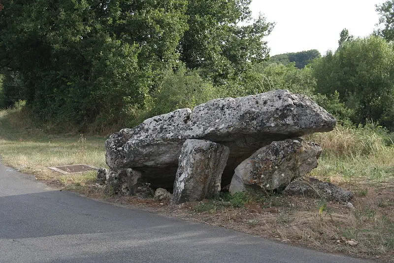 Picture of Dolmen of Loubressac - Pymouss - © Creative Commons (https://creativecommons.org/licenses/by-sa/4.0/deed.fr)