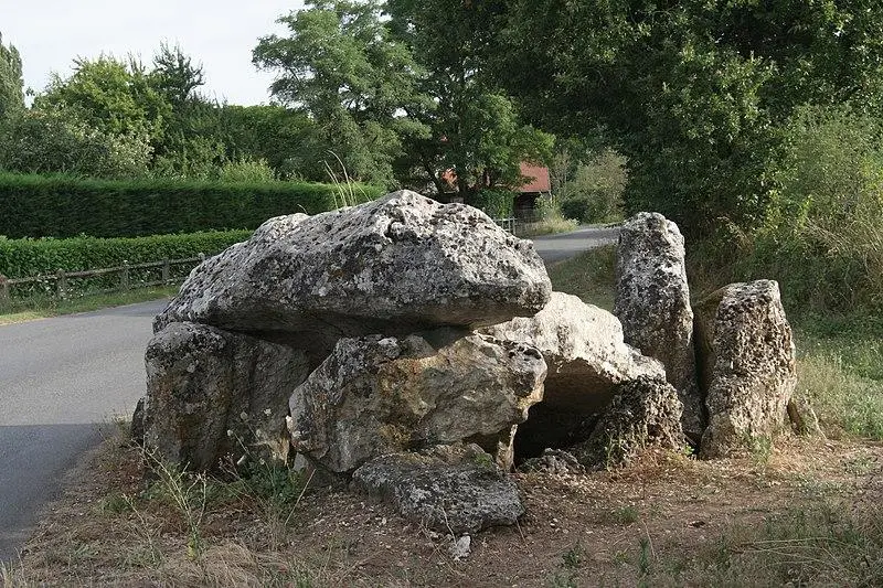 Picture of Dolmen of Loubressac - Pymouss - © Creative Commons (https://creativecommons.org/licenses/by-sa/4.0/deed.fr)