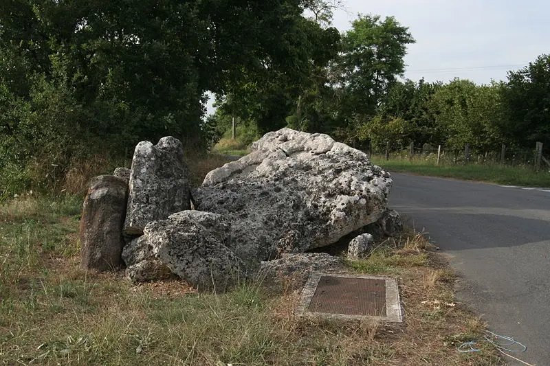 Picture of Dolmen of Loubressac - Pymouss - © Creative Commons (https://creativecommons.org/licenses/by-sa/4.0/deed.fr)