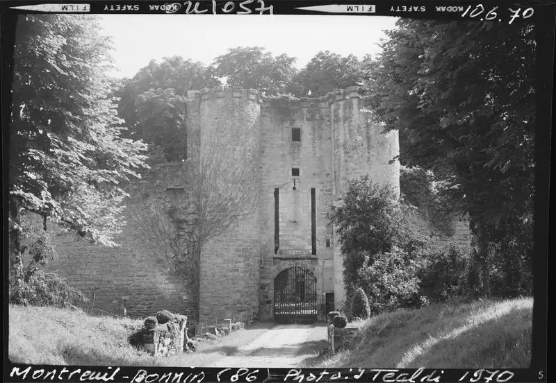 Foto von Schloss (Rest) - POP Plateforme Ouverte du Patrimoine / Base Mérimée - © Ministère de la Culture (France), Médiathèque du patrimoine et de la photographie, diffusion RMN-GP