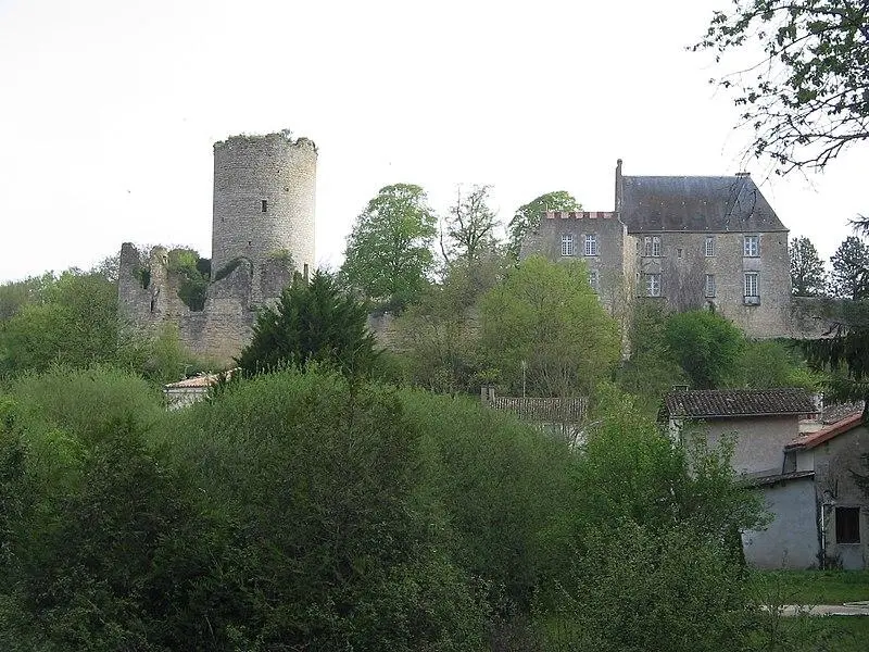 Picture of Castle (remains) - Regissierra - © Creative Commons (https://creativecommons.org/licenses/by-sa/4.0/deed.fr)