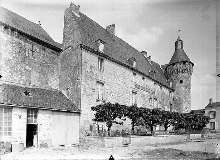 Picture of Castle - POP Plateforme Ouverte du Patrimoine / Base Mérimée - © Ministère de la Culture (France), Médiathèque du patrimoine et de la photographie, diffusion RMN-GP