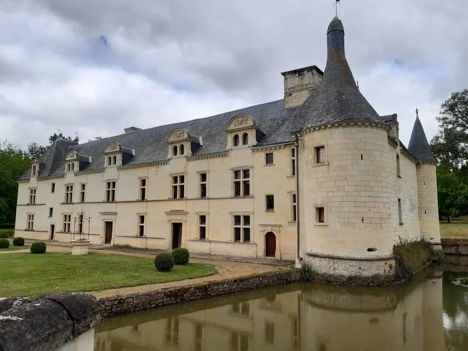 Picture of Fuye castle - POP Plateforme Ouverte du Patrimoine / Base Mérimée - © Ministère de la Culture (France), Direction Régionale des Affaires Culturelles de Nouvelle-Aquitaine – Tous droits réservés 