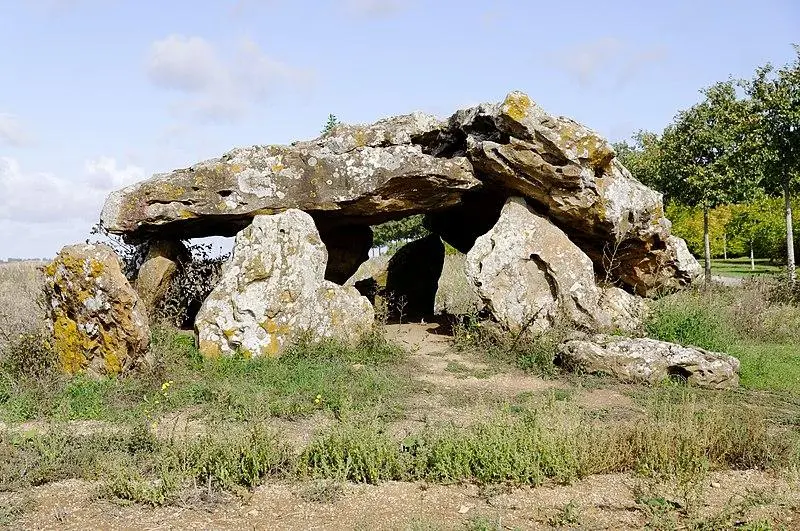 Picture of Dolmen says the stone-levy - Romain le Malin - © Creative Commons (https://creativecommons.org/licenses/by-sa/4.0/deed.fr)
