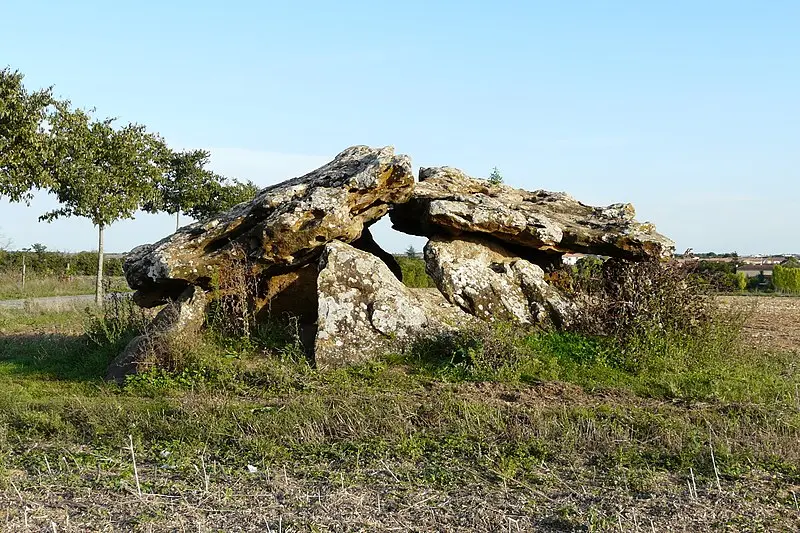 Foto di Dolmen dice il levy di pietra - JacquesLavignotte - © Creative Commons (https://creativecommons.org/licenses/by-sa/4.0/deed.fr)