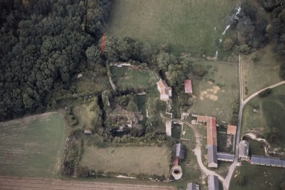 Picture of Château de Puygarreau (also in the commune of Saint-Genest-D'Ambières) - POP Plateforme Ouverte du Patrimoine / Base Mérimée - © Ministère de la Culture (France), Médiathèque du patrimoine et de la photographie, tous droits réservés