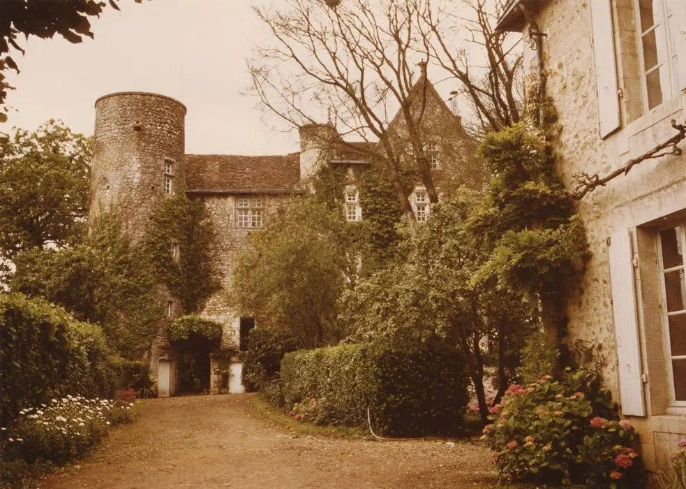 Picture of Mothe castle - POP Plateforme Ouverte du Patrimoine / Base Mérimée - © Ministère de la Culture (France), Médiathèque du patrimoine et de la photographie, tous droits réservés