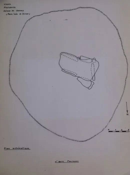 Photo de Dolmen de Chiroux dit La Pierre-Levée et son tumulus - POP Plateforme Ouverte du Patrimoine / Base Mérimée - © Ministère de la Culture (France), Direction Régionale des Affaires Culturelles de Nouvelle-Aquitaine – Tous droits réservés 