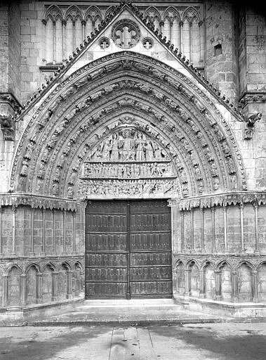 Foto di Cattedrale di Saint-Pierre - POP Plateforme Ouverte du Patrimoine / Base Mérimée - © Ministère de la Culture (France), Médiathèque du patrimoine et de la photographie, diffusion RMN-GP