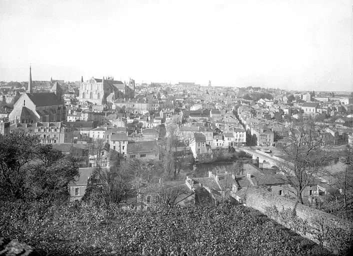 Foto di Cattedrale di Saint-Pierre - POP Plateforme Ouverte du Patrimoine / Base Mérimée - © Ministère de la Culture (France), Médiathèque du patrimoine et de la photographie, diffusion RMN-GP