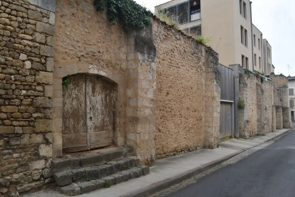 Foto di Capitolo di Saint-Hilaire - Sous licence Creative Commons (https://creativecommons.org/licenses/by-sa/4.0/deed.fr) - Par Mehdidrafat - © Creative Commons (https://creativecommons.org/licenses/by-sa/4.0/deed.fr)