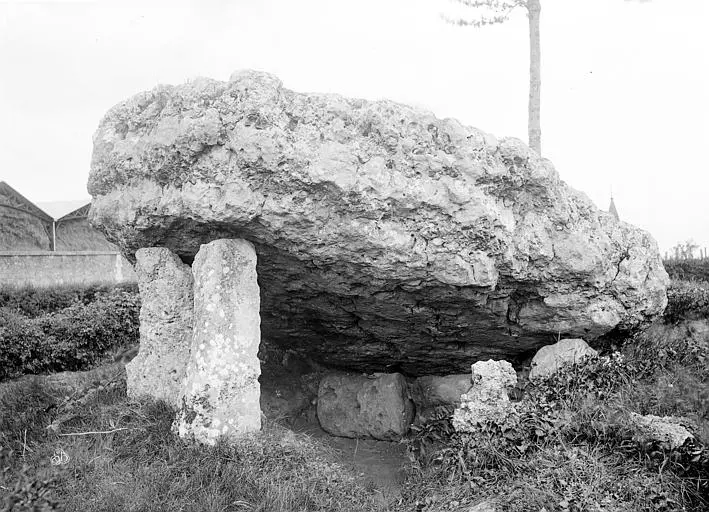 Foto de Dolmen dice el nevy de piedra - POP Plateforme Ouverte du Patrimoine / Base Mérimée - © Ministère de la Culture (France), Médiathèque du patrimoine et de la photographie, diffusion RMN-GP
