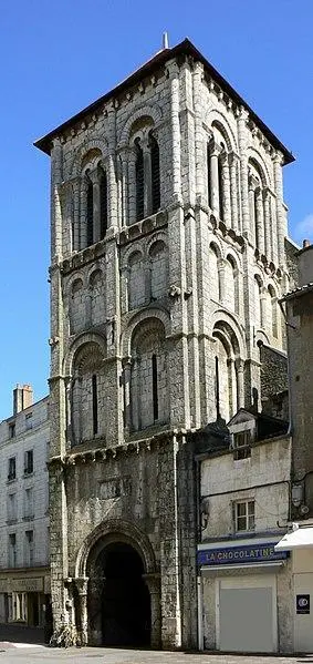 Picture of Saint-Porchaire Church - Auteur inconnu - © Creative Commons (https://creativecommons.org/licenses/by-sa/4.0/deed.fr)