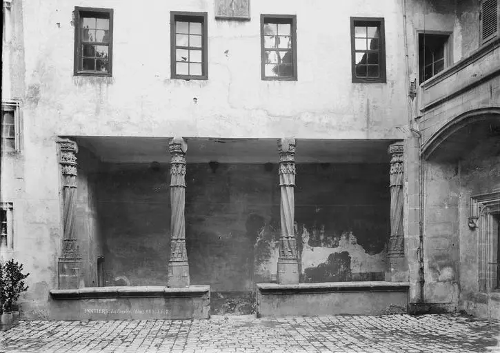 Foto de Hotel fumoso o ahumado - POP Plateforme Ouverte du Patrimoine / Base Mérimée - © Ministère de la Culture (France), Médiathèque du patrimoine et de la photographie, diffusion RMN-GP