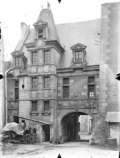 Foto di L'ex hotel di Jean Du Moulin de Rochefort, attualmente sede del DRAC (direzione regionale degli affari culturali) a Poitou-Charentes - POP Plateforme Ouverte du Patrimoine / Base Mérimée - © Ministère de la Culture (France), Médiathèque du patrimoine et de la photographie, diffusion RMN-GP