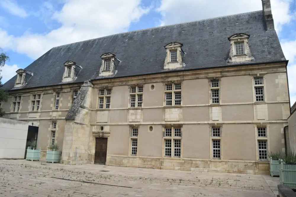 Foto di L'ex hotel di Jean Du Moulin de Rochefort, attualmente sede del DRAC (direzione regionale degli affari culturali) a Poitou-Charentes - POP Plateforme Ouverte du Patrimoine / Base Mérimée - © Ministère de la Culture (France), Médiathèque du patrimoine et de la photographie, diffusion RMN-GP