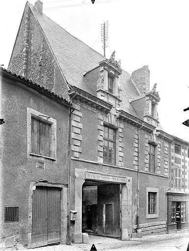 Foto di L'ex hotel di Jean Du Moulin de Rochefort, attualmente sede del DRAC (direzione regionale degli affari culturali) a Poitou-Charentes - POP Plateforme Ouverte du Patrimoine / Base Mérimée - © Ministère de la Culture (France), Médiathèque du patrimoine et de la photographie, diffusion RMN-GP