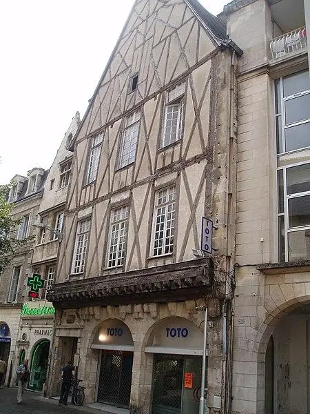 Picture of Building - MarieBlugeon - © Creative Commons (https://creativecommons.org/licenses/by-sa/4.0/deed.fr)