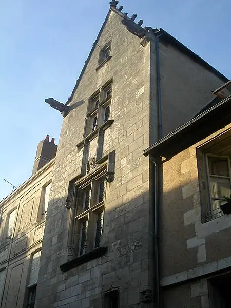 Picture of 15th century house called Maison des Trois nails or Charles VII - Enzo627 - © Creative Commons (https://creativecommons.org/licenses/by-sa/4.0/deed.fr)