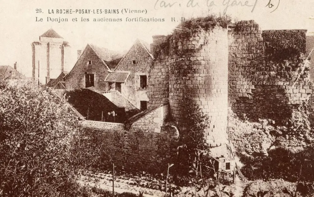 Picture of Ramparts (remains of the ancients) - POP Plateforme Ouverte du Patrimoine / Base Mérimée - © Ministère de la Culture (France), Médiathèque du patrimoine et de la photographie, tous droits réservés