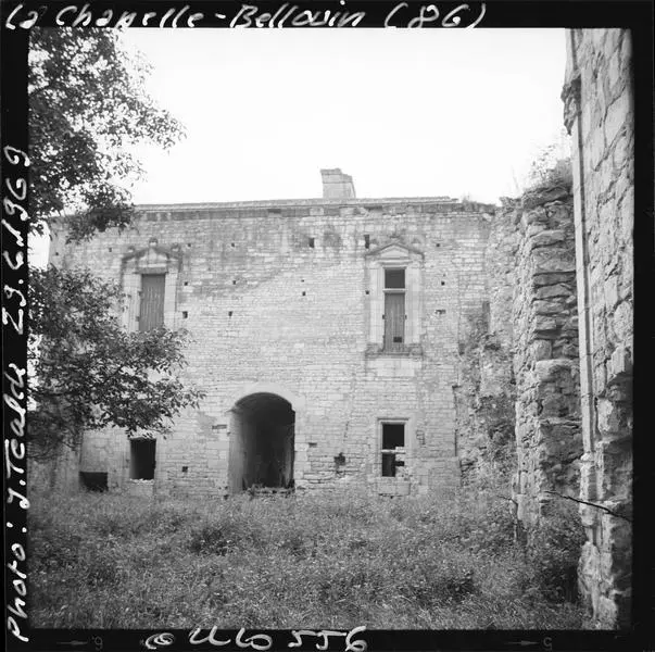 Picture of Remains of the castle of La Chapelle-Bellouin - POP Plateforme Ouverte du Patrimoine / Base Mérimée - © Ministère de la Culture (France), Médiathèque du patrimoine et de la photographie, diffusion RMN-GP