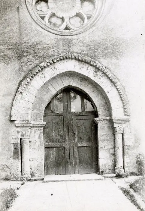 Foto di Chiesa Anillé - POP Plateforme Ouverte du Patrimoine / Base Mérimée - © Ministère de la Culture (France), Médiathèque du patrimoine et de la photographie, tous droits réservés