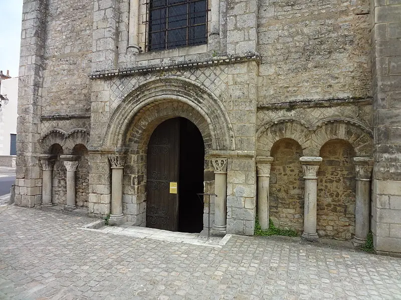 Picture of Old abbey - Sébastien Thébault - © Creative Commons (https://creativecommons.org/licenses/by-sa/4.0/deed.fr)