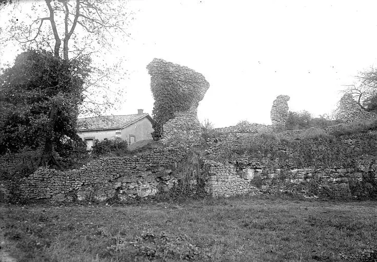 Picture of Remains of the Roman aqueduct of the Hermitage - POP Plateforme Ouverte du Patrimoine / Base Mérimée - © Ministère de la Culture (France), Médiathèque du patrimoine et de la photographie, diffusion RMN-GP