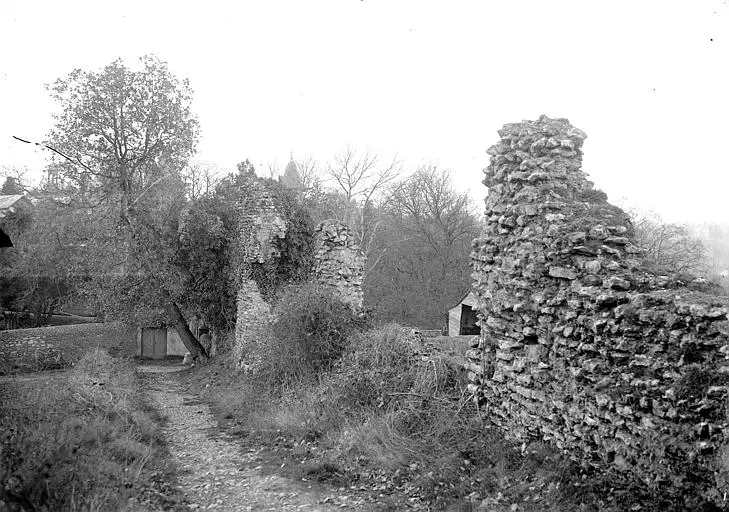 Picture of Remains of the Roman aqueduct of the Hermitage - POP Plateforme Ouverte du Patrimoine / Base Mérimée - © Ministère de la Culture (France), Médiathèque du patrimoine et de la photographie, diffusion RMN-GP