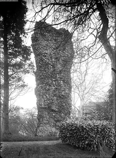 Picture of Remains of the Roman aqueduct of the Hermitage - POP Plateforme Ouverte du Patrimoine / Base Mérimée - © Ministère de la Culture (France), Médiathèque du patrimoine et de la photographie, diffusion RMN-GP
