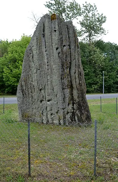 Picture of Menhir says Pierre-Fitte - Liberliger - © Creative Commons (https://creativecommons.org/licenses/by-sa/4.0/deed.fr)