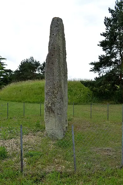 Picture of Menhir says Pierre-Fitte - Liberliger - © Creative Commons (https://creativecommons.org/licenses/by-sa/4.0/deed.fr)