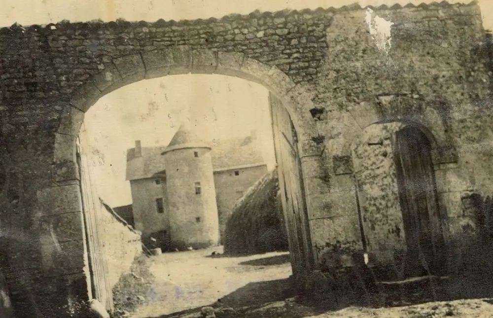 Picture of Château de la Roche-d'Orillac (old) - POP Plateforme Ouverte du Patrimoine / Base Mérimée - © Ministère de la Culture (France), Médiathèque du patrimoine et de la photographie, tous droits réservés