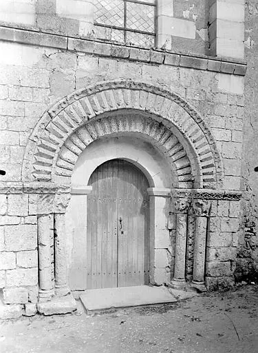 Foto di Chiesa di Frontenay-sur-Dives - POP Plateforme Ouverte du Patrimoine / Base Mérimée - © Ministère de la Culture (France), Médiathèque du patrimoine et de la photographie, diffusion RMN-GP