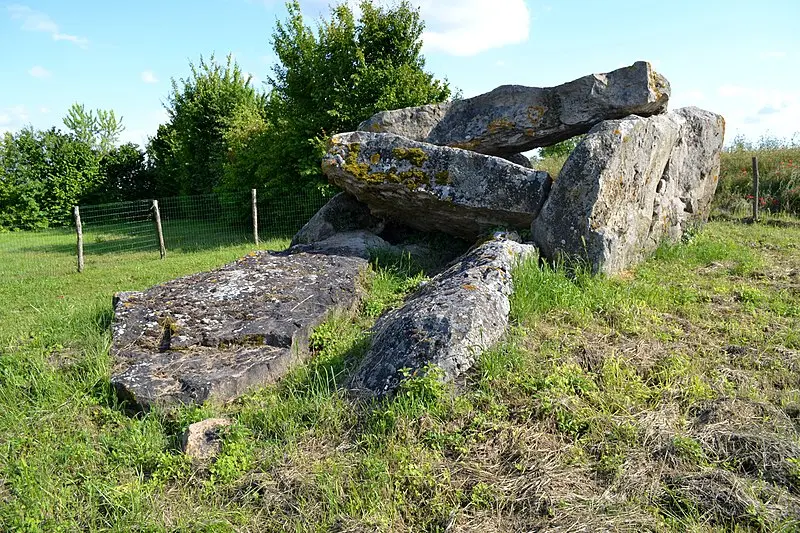 Picture of Dolmen - Liberliger - © Creative Commons (https://creativecommons.org/licenses/by-sa/4.0/deed.fr)